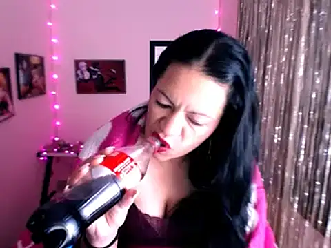 Snapshot of Cristal_w chatting on January 28, 2025, 8:58 pm Cristal w online show from January 28, 2025, 8:58 pm