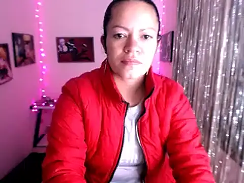 Snapshot of Cristal_w chatting on January 31, 2025, 12:29 pm Cristal w online show from January 31, 2025, 12:29 pm