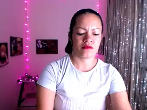 Snapshot of Cristal_w chatting on January 31, 2025, 6:36 pm Cristal w online show from January 31, 2025, 6:36 pm