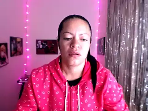 Snapshot of Cristal_w chatting on February 3, 2025, 12:14 pm Cristal w online show from February 3, 2025, 12:14 pm