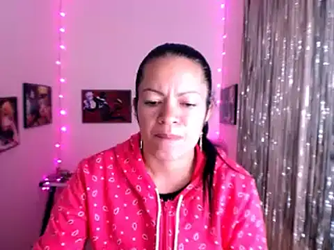 Snapshot of Cristal_w chatting on February 3, 2025, 4:20 pm Cristal w online show from February 3, 2025, 4:20 pm