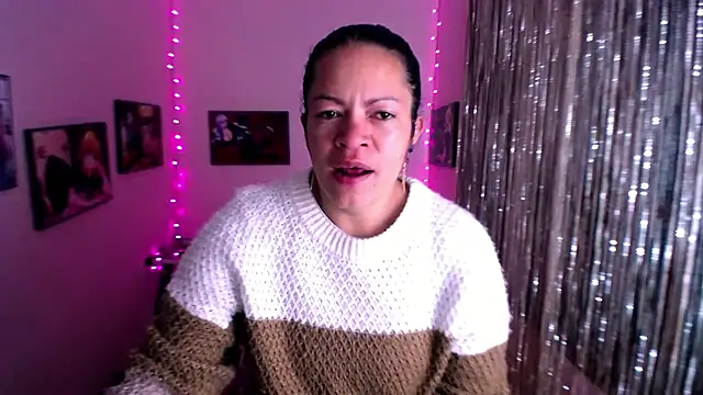 Snapshot of Cristal_w chatting on February 5, 2025, 12:17 pm Cristal w online show from February 5, 2025, 12:17 pm