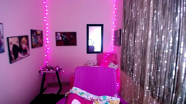 Snapshot of Cristal_w chatting on February 6, 2025, 12:26 pm Cristal w online show from February 6, 2025, 12:26 pm