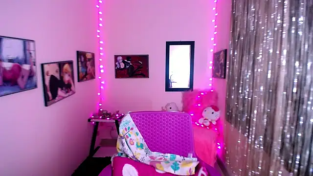 Snapshot of Cristal_w chatting on February 6, 2025, 3:31 pm Cristal w online show from February 6, 2025, 3:31 pm