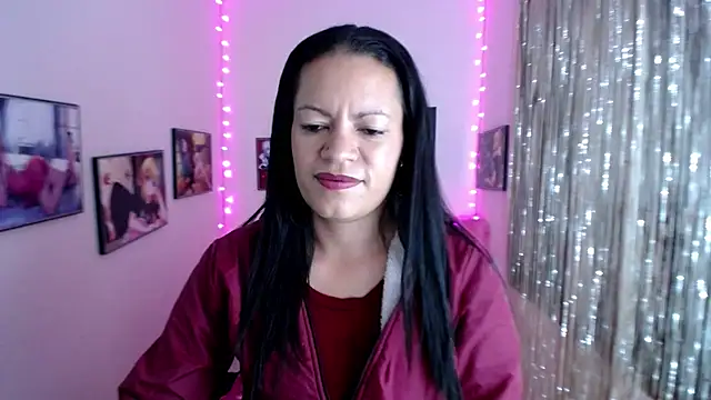 Snapshot of Cristal_w chatting on February 10, 2025, 4:14 pm Cristal w online show from February 10, 2025, 4:14 pm