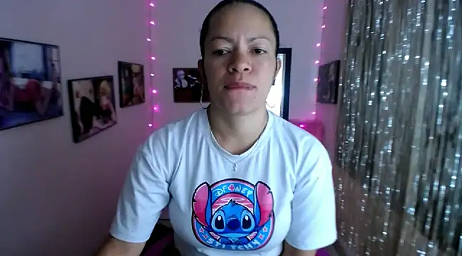 Snapshot of Cristal_w chatting on February 16, 2025, 2:54 pm Cristal w online show from February 16, 2025, 2:54 pm