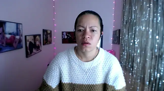 Snapshot of Cristal_w chatting on February 18, 2025, 12:06 pm Cristal w online show from February 18, 2025, 12:06 pm