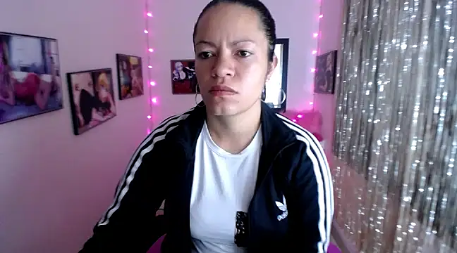 Snapshot of Cristal_w chatting on February 23, 2025, 2:14 pm Cristal w online show from February 23, 2025, 2:14 pm