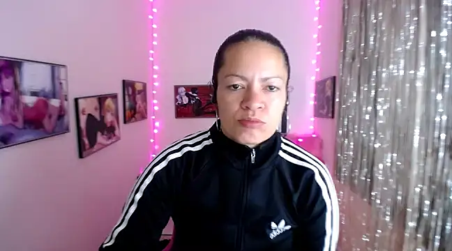 Snapshot of Cristal_w chatting on February 24, 2025, 2:04 pm Cristal w online show from February 24, 2025, 2:04 pm