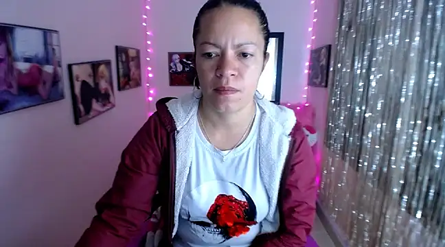 Snapshot of Cristal_w chatting on February 26, 2025, 12:36 pm Cristal w online show from February 26, 2025, 12:36 pm