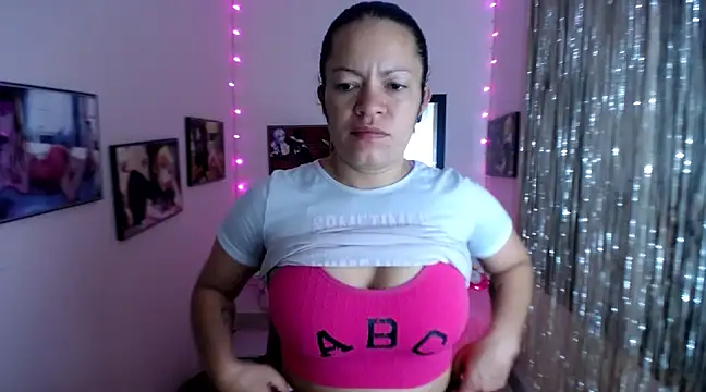 Snapshot of Cristal_w chatting on February 27, 2025, 12:23 pm Cristal w online show from February 27, 2025, 12:23 pm