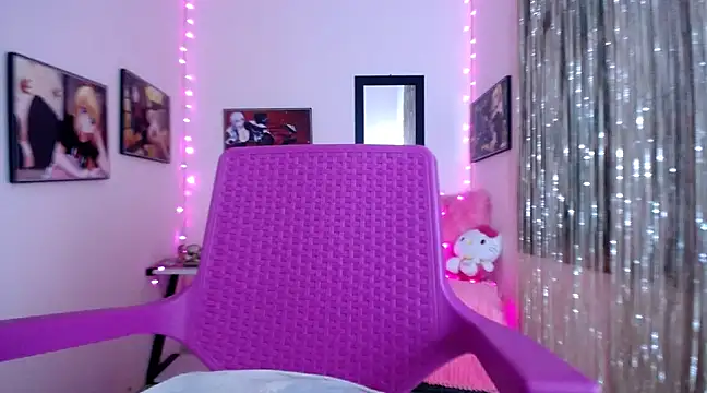 Snapshot of Cristal_w chatting on February 28, 2025, 8:31 am Cristal w online show from February 28, 2025, 8:31 am