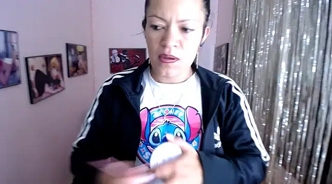 Snapshot of Cristal_w chatting on March 4, 2025, 4:30 pm Cristal w online show from March 4, 2025, 4:30 pm