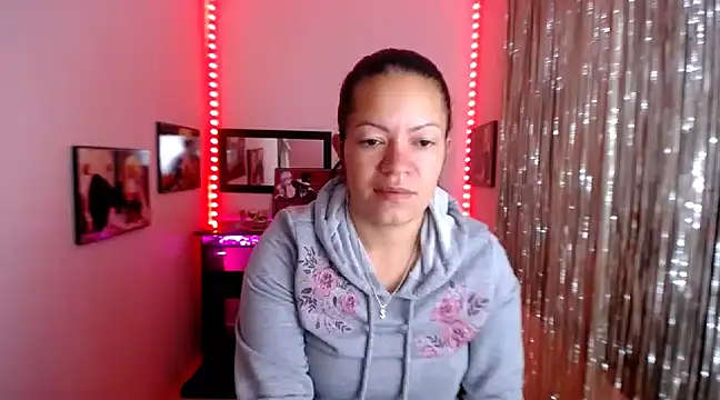 Snapshot of Cristal_w chatting on March 11, 2025, 12:17 pm Cristal w online show from March 11, 2025, 12:17 pm