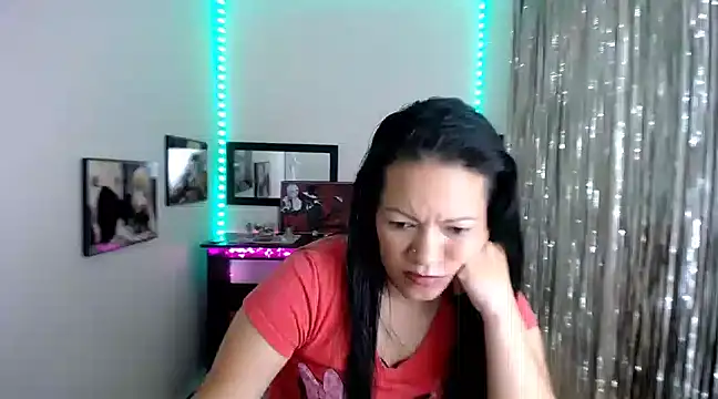 Snapshot of Cristal_w chatting on March 11, 2025, 3:23 pm Cristal w online show from March 11, 2025, 3:23 pm