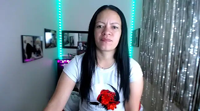 Snapshot of Cristal_w chatting on March 18, 2025, 12:25 pm Cristal w online show from March 18, 2025, 12:25 pm