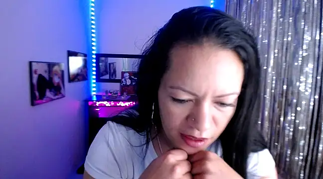 Snapshot of Cristal_w chatting on March 18, 2025, 5:53 pm Cristal w online show from March 18, 2025, 5:53 pm