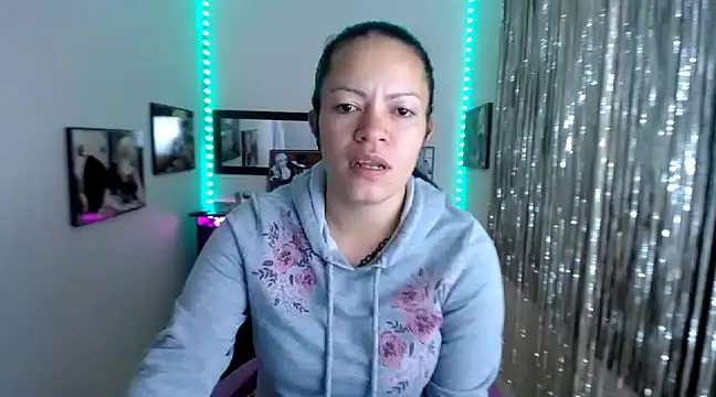 Snapshot of Cristal_w chatting on March 20, 2025, 3:36 pm Cristal w online show from March 20, 2025, 3:36 pm