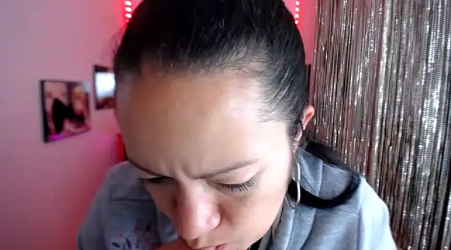 Snapshot of Cristal_w chatting on March 20, 2025, 6:42 pm Cristal w online show from March 20, 2025, 6:42 pm