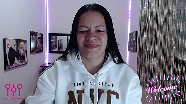 Snapshot of Cristal_w chatting on September 30, 2025, 12:54 pm Cristal w online show from September 30, 2025, 12:54 pm