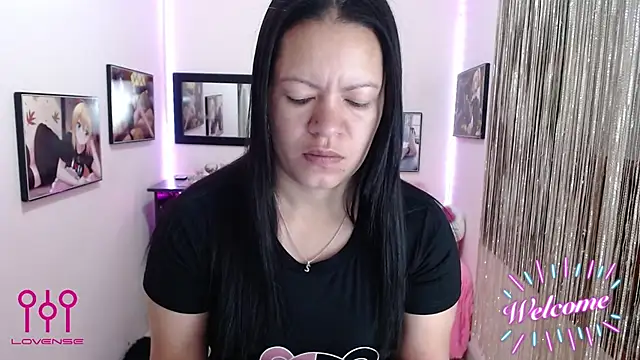 Snapshot of Cristal_w chatting on October 19, 2025, 1:56 pm Cristal w online show from October 19, 2025, 1:56 pm