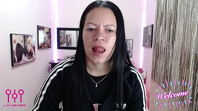 Snapshot of Cristal_w chatting on October 27, 2025, 1:37 pm Cristal w online show from October 27, 2025, 1:37 pm