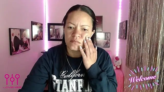 Snapshot of Cristal_w chatting on October 29, 2025, 2:19 pm Cristal w online show from October 29, 2025, 2:19 pm