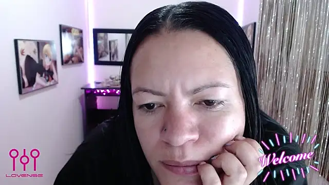 Snapshot of Cristal_w chatting on October 30, 2025, 1:12 pm Cristal w online show from October 30, 2025, 1:12 pm