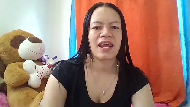 Snapshot of Cristal_w chatting on November 14, 2025, 1:10 pm Cristal w online show from November 14, 2025, 1:10 pm