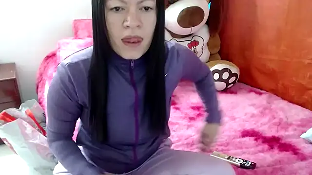 Snapshot of Cristal_w chatting on November 24, 2025, 3:23 pm Cristal w online show from November 24, 2025, 3:23 pm