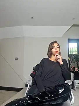 QueenTricks1 online show from October 15, 2025, 8:25 am