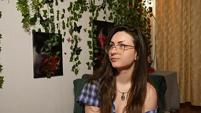 NaughtYHomemadE online show from November 12, 2025, 5:35 pm