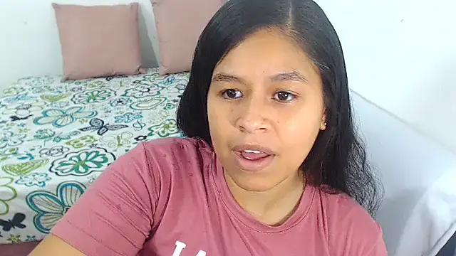 Snapshot of Hazel_donna chatting on April 18, 2026, 11:05 pm Hazel donna online show from April 18, 2026, 11:05 pm