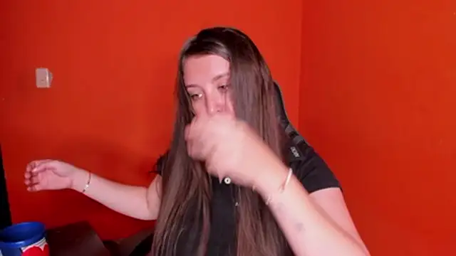 Snapshot of Daivis_17 chatting on November 3, 2025, 6:14 am Daivis 17 online show from November 3, 2025, 6:14 am