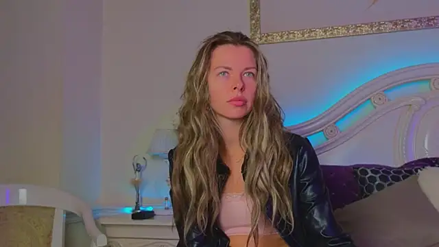 Real Tini online show from October 3, 2025, 8:33 am