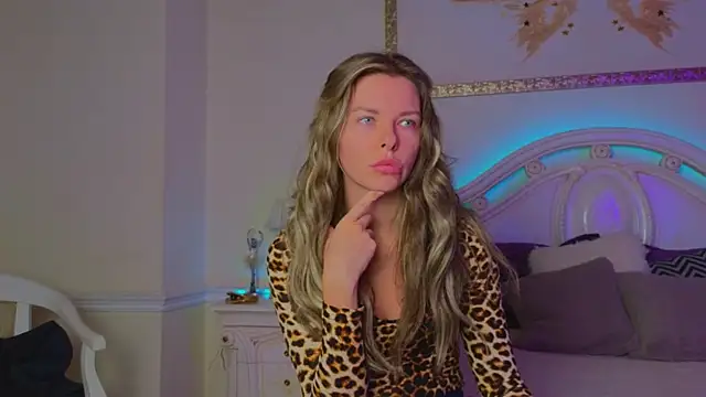 Real Tini online show from October 10, 2025, 11:53 am