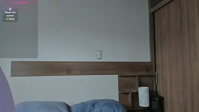  fullmoon online show from February 25, 2025, 8:51 pm