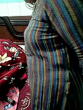 Snapshot of reemacouple007 chatting on January 15, 2026, 6:11 pm reemacouple007 online show from January 15, 2026, 6:11 pm