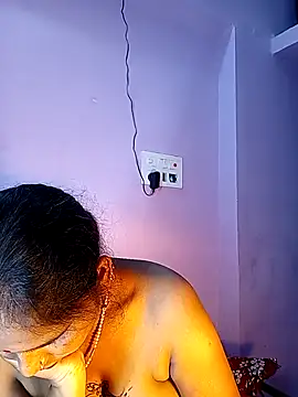 Snapshot of reemacouple007 chatting on January 31, 2026, 7:11 pm reemacouple007 online show from January 31, 2026, 7:11 pm