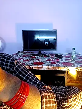 Snapshot of reemacouple007 chatting on February 1, 2026, 8:24 am reemacouple007 online show from February 1, 2026, 8:24 am