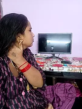 Snapshot of reemacouple007 chatting on February 3, 2026, 5:27 am reemacouple007 online show from February 3, 2026, 5:27 am