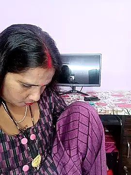 Snapshot of reemacouple007 chatting on February 3, 2026, 6:40 am reemacouple007 online show from February 3, 2026, 6:40 am