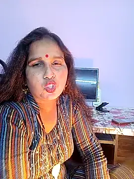 Snapshot of reemacouple007 chatting on February 10, 2026, 7:45 am reemacouple007 online show from February 10, 2026, 7:45 am