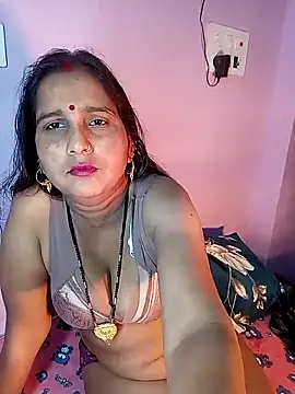 Snapshot of reemacouple007 chatting on February 11, 2026, 8:14 pm reemacouple007 online show from February 11, 2026, 8:14 pm