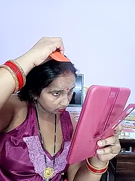 Snapshot of reemacouple007 chatting on February 22, 2026, 8:13 am reemacouple007 online show from February 22, 2026, 8:13 am