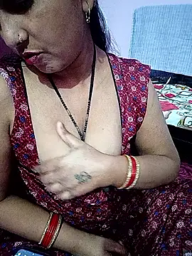 Snapshot of reemacouple007 chatting on February 24, 2026, 8:23 am reemacouple007 online show from February 24, 2026, 8:23 am