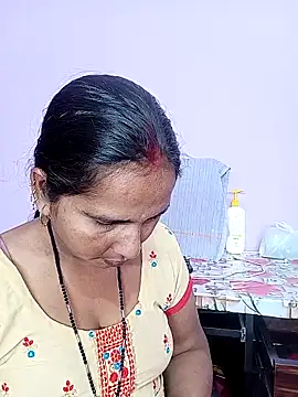 Snapshot of reemacouple007 chatting on March 2, 2026, 10:00 am reemacouple007 online show from March 2, 2026, 10:00 am