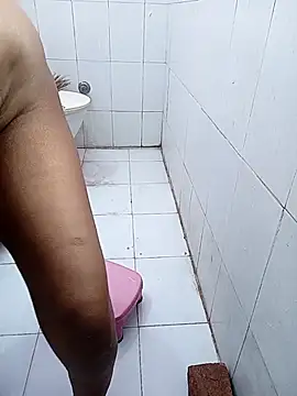 Snapshot of reemacouple007 chatting on March 10, 2026, 6:18 am reemacouple007 online show from March 10, 2026, 6:18 am