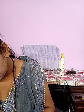 Snapshot of reemacouple007 chatting on March 23, 2026, 8:18 am reemacouple007 online show from March 23, 2026, 8:18 am