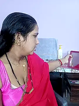 Snapshot of reemacouple007 chatting on April 7, 2026, 4:46 am reemacouple007 online show from April 7, 2026, 4:46 am